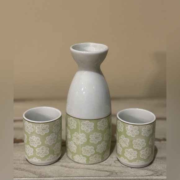 3 Piece Sake Set Green Floral Pottery House Made In Japan - Picture 2 of 5